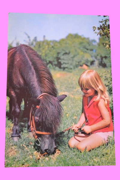 ÍTEM #012 Postal niña con caballo